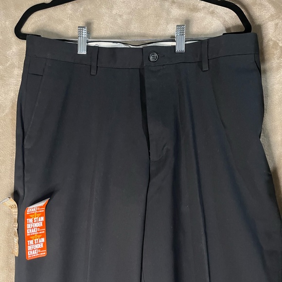 Dockers Other - MEN’S DOCKERS STAIN DEFENDER KHAKI CLASSIC FIT